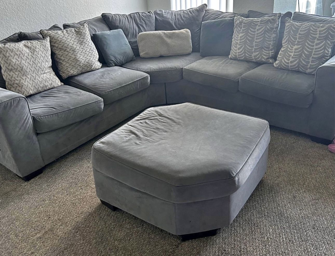 Grey Sectional Couch With Ottoman