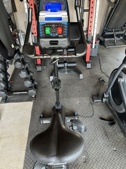 Nautilus U616 Upright Bike