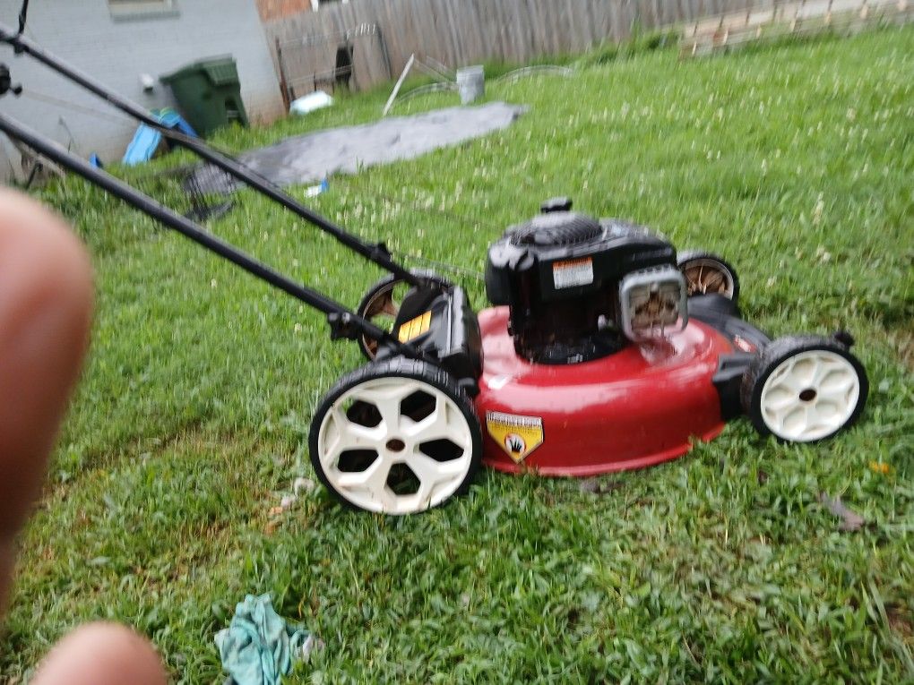 Brigs And Straton Mower , Still Runs , Just Needs Carburater Cleaned