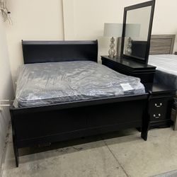 4pc QUEEN bedroom set black includes queen bed, dresser, mirror and nightstand. 