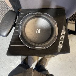 12” Kicker Comp Q (Subwoofer only) (WILL TRADE FOR A DOUBLE DIN RADIO WITH APPLY CARP PLAY)