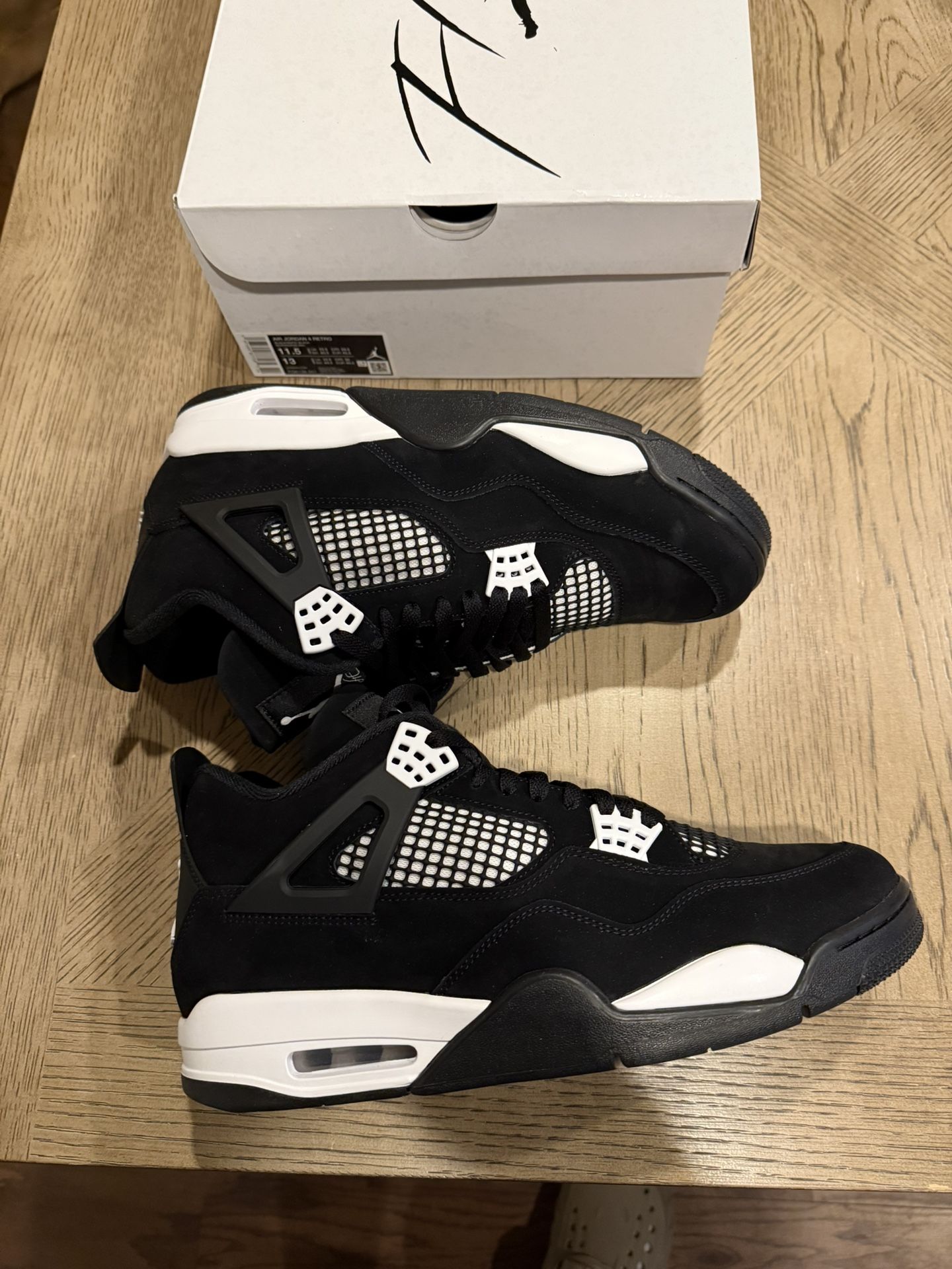 Jordan 4 White Thunder Size 11.5