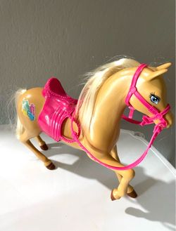 Barbie Tawny Walking Horse Set