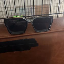 Louis Vuitton Sun Glasses 