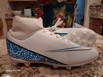 Girls 5.5youth soccer cleats