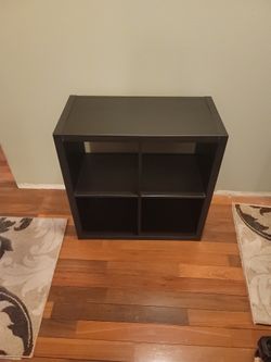 Cubical style storage shelf (4 cubes)