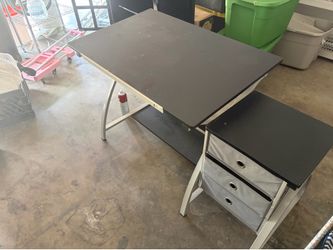 Arts & craft table with connected drawers