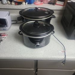 Small and large Crockpots