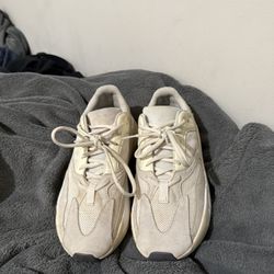 Yeezy boost 700 analog