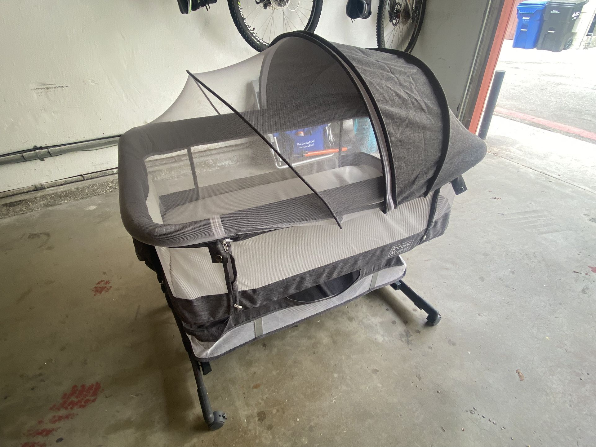 Infant Master, 3 in 1 Baby Bassinet, Beside Crib with 360° Highly Visible Mesh wall, Comfy Co-sleeper Bassinet w/ mattress, 5 Level Adjustable Height,