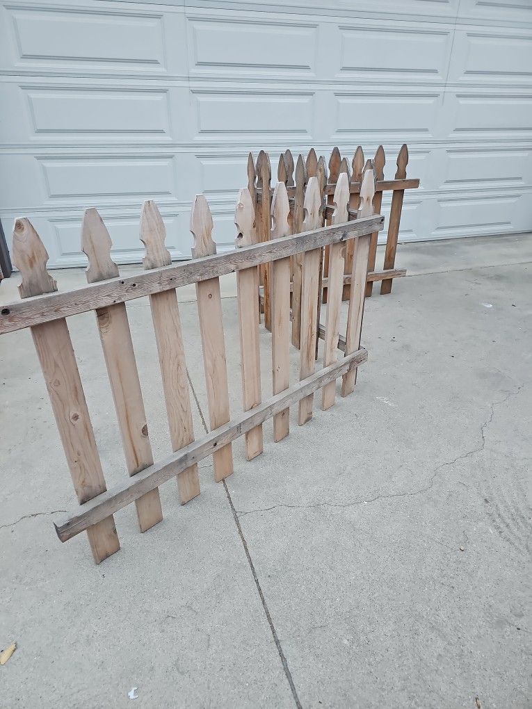 Wood Fence New 300 Of Wood 150 Inches Length 42 Hight