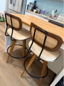 Island and matching chairs