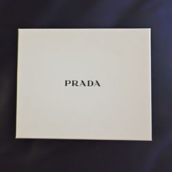 Prada Paradoxe perfume