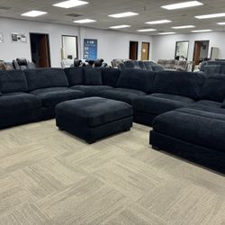 NEW XXXL BLACK SECTIONAL SOFA WITH OTTOMAN AND FREE DELIVERY- BEDROOM FURNITURE BED MATTRESS AND MORE 