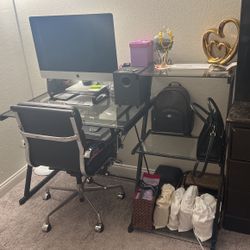 iMac  With Desk And Speakers 