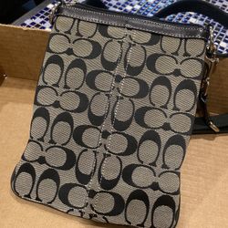 COACH Signature AUTH Black Cavan Leather Crossbody Messenger Bag