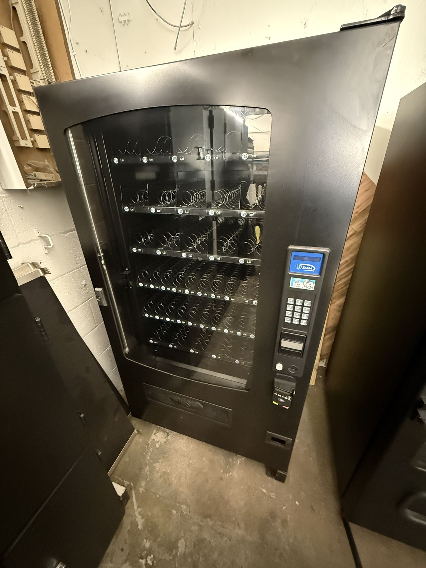 Storage Unit Sale, Has 4 Vending Machines Inside!!