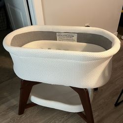 EVI Smart Bassinet 