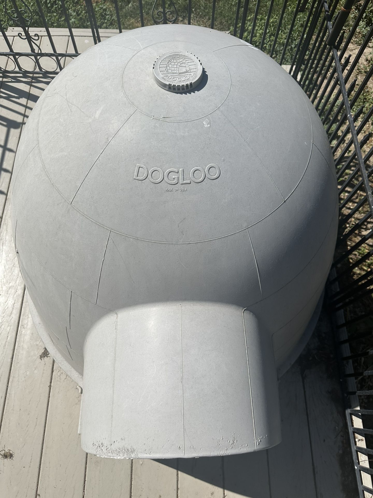 XL Igloo Dog House
