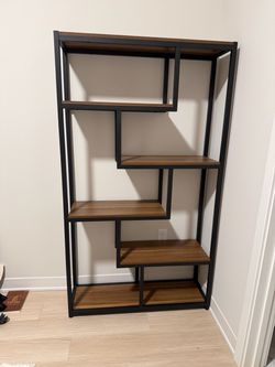 Asymmetrical Shelf Structure