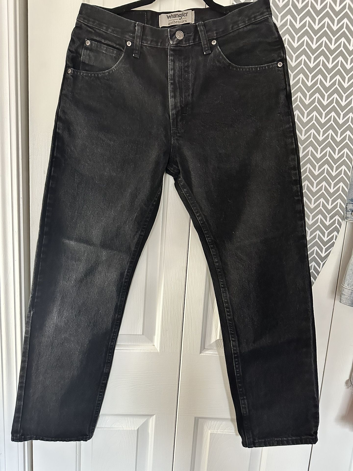 Wrangler Men's Jet Black Straight Jeans