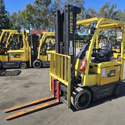 Hyster E55XN Electric Forklift