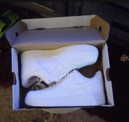 White Air Force 1 Size 9.5
