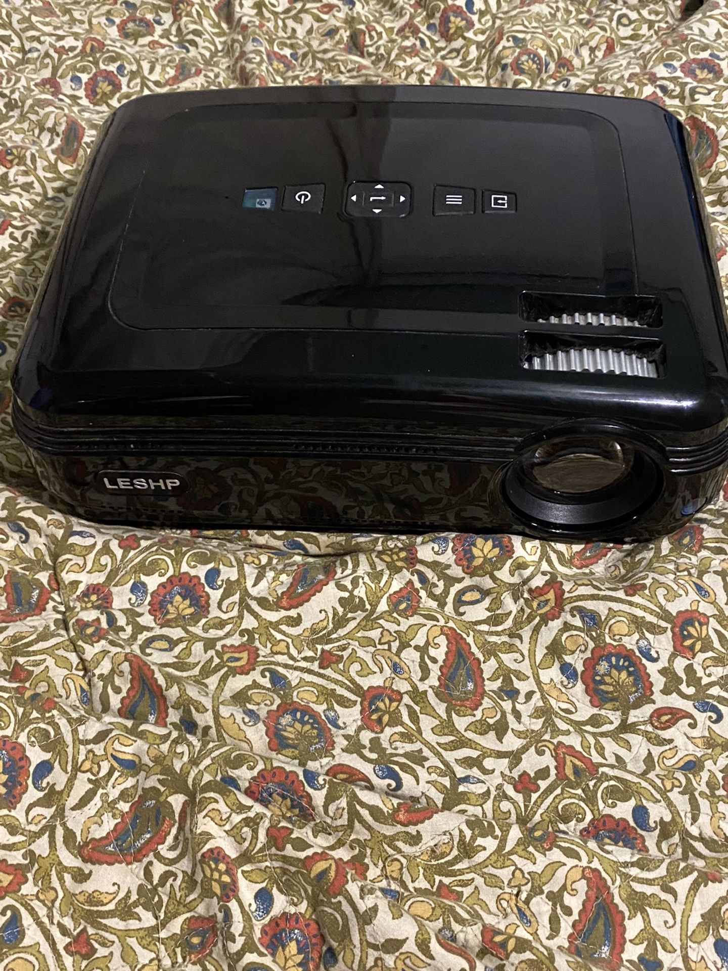 Leshp Led Projector