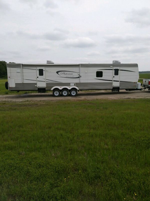 NEW 45 foot travel trailer Huge 2 bed rooms. Slide outs