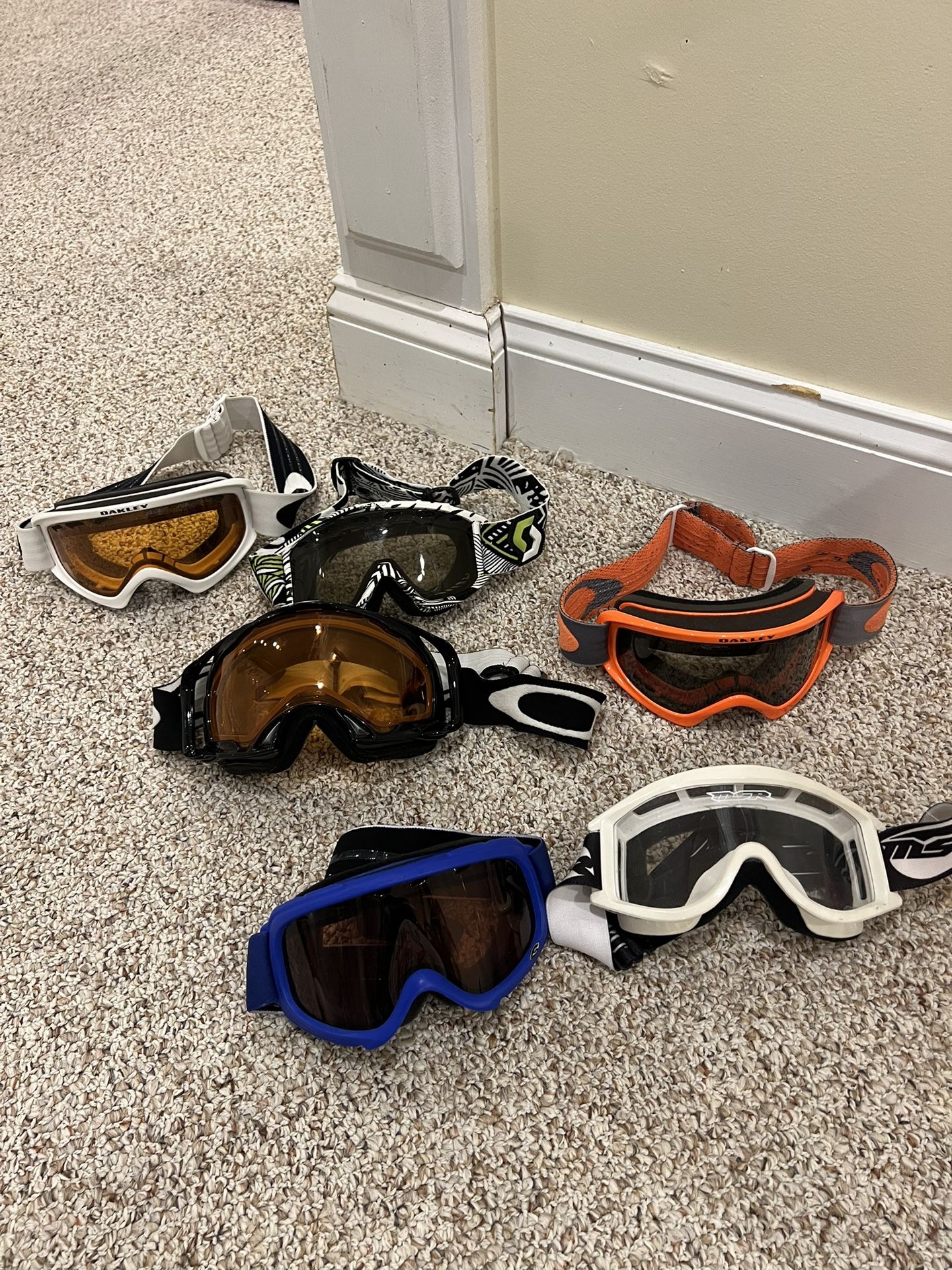 SKI SNOWBOARDING GOGGLES LOT 6 PAIR OAKLEY MSR