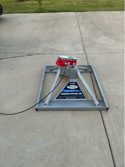 5 wheel connection ANDERSEN HITCH…like new condition