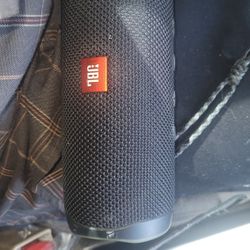 JBL FLIP 5 BLUETOOTH SPEAKER 