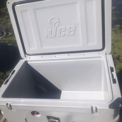 140L nICE Cooler With Wheels