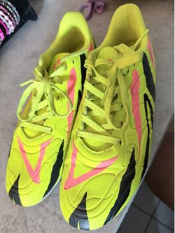 Soccer cleats