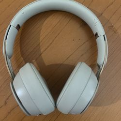 Beats  Solo Pro  Wireless Headphones   With Case