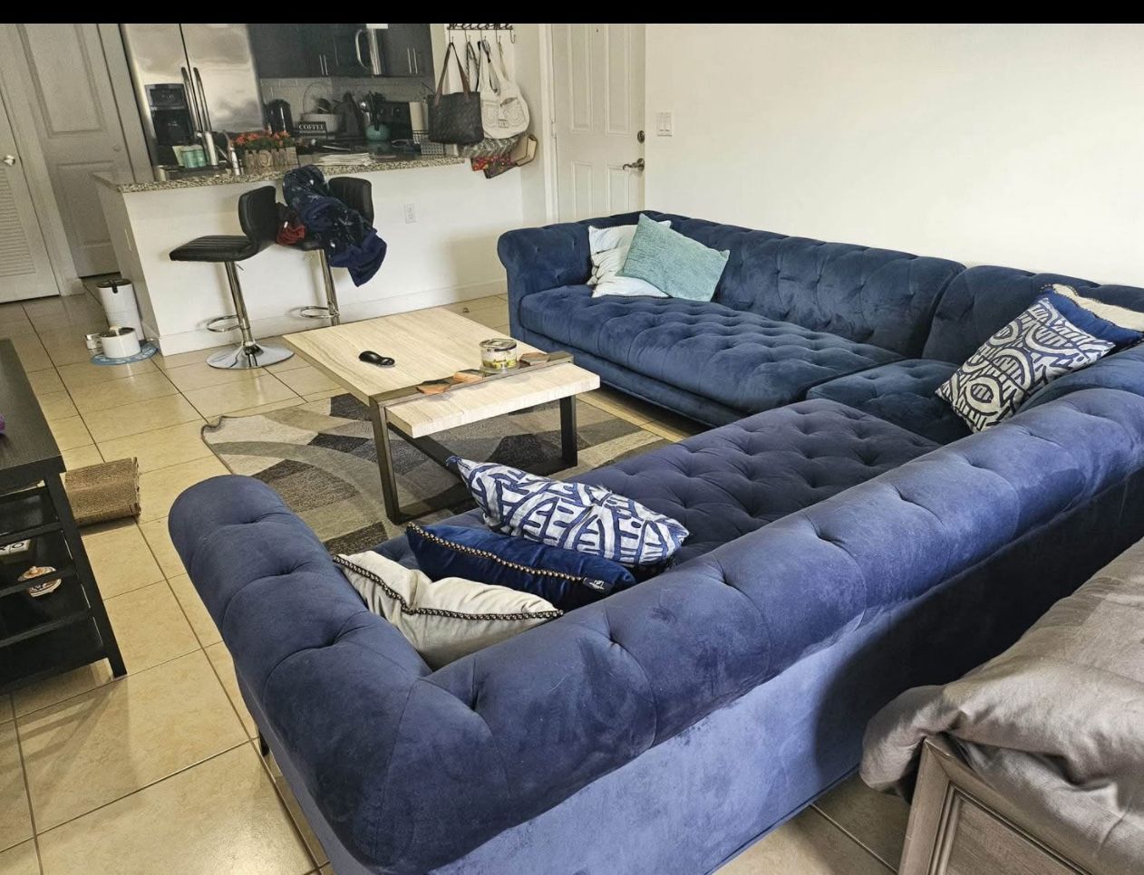 se vende sal y cama queen box spring y colchón , mejor oferta