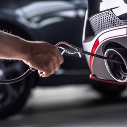 Su Carro Saca Humo Por El Escape? 