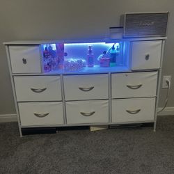 8 drawers dresser 