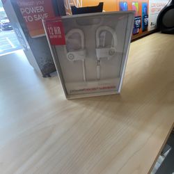 Beats Bluetooth Wireless Headphones 