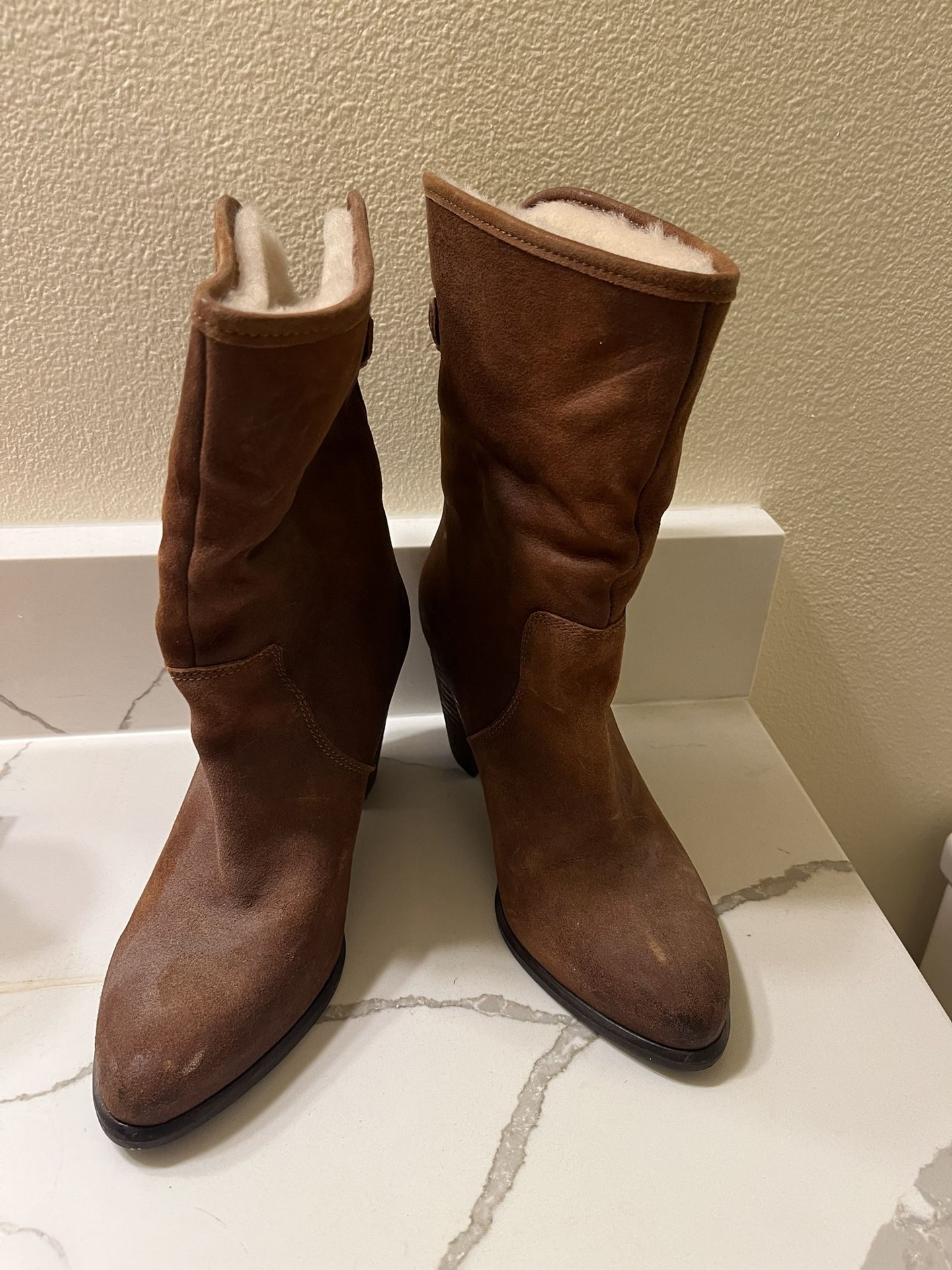UGG Women Boots Size 6