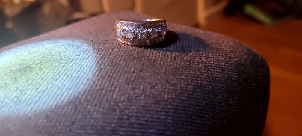 Deal On 14k White Gold Real Dimond Ring In Perfect Condition!!!