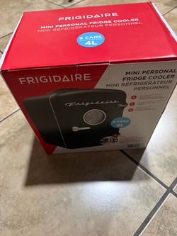 Frigidaire Mini Personal Fridge Cooler 4L