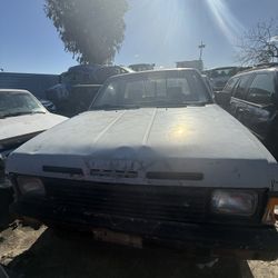 1986 Nissan Truck 2.4L 4x4 Automatic Transmission For Parts Only‼️