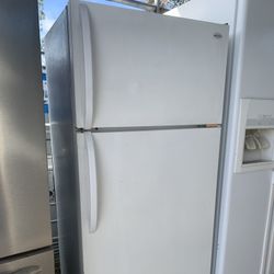 Frigidaire Apartment Sized Refrigerator 