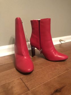 $24 New Women’s Pink Boots Size 8