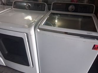 Set of Samsung top load washer extra large capacity and gas dryer fully functional