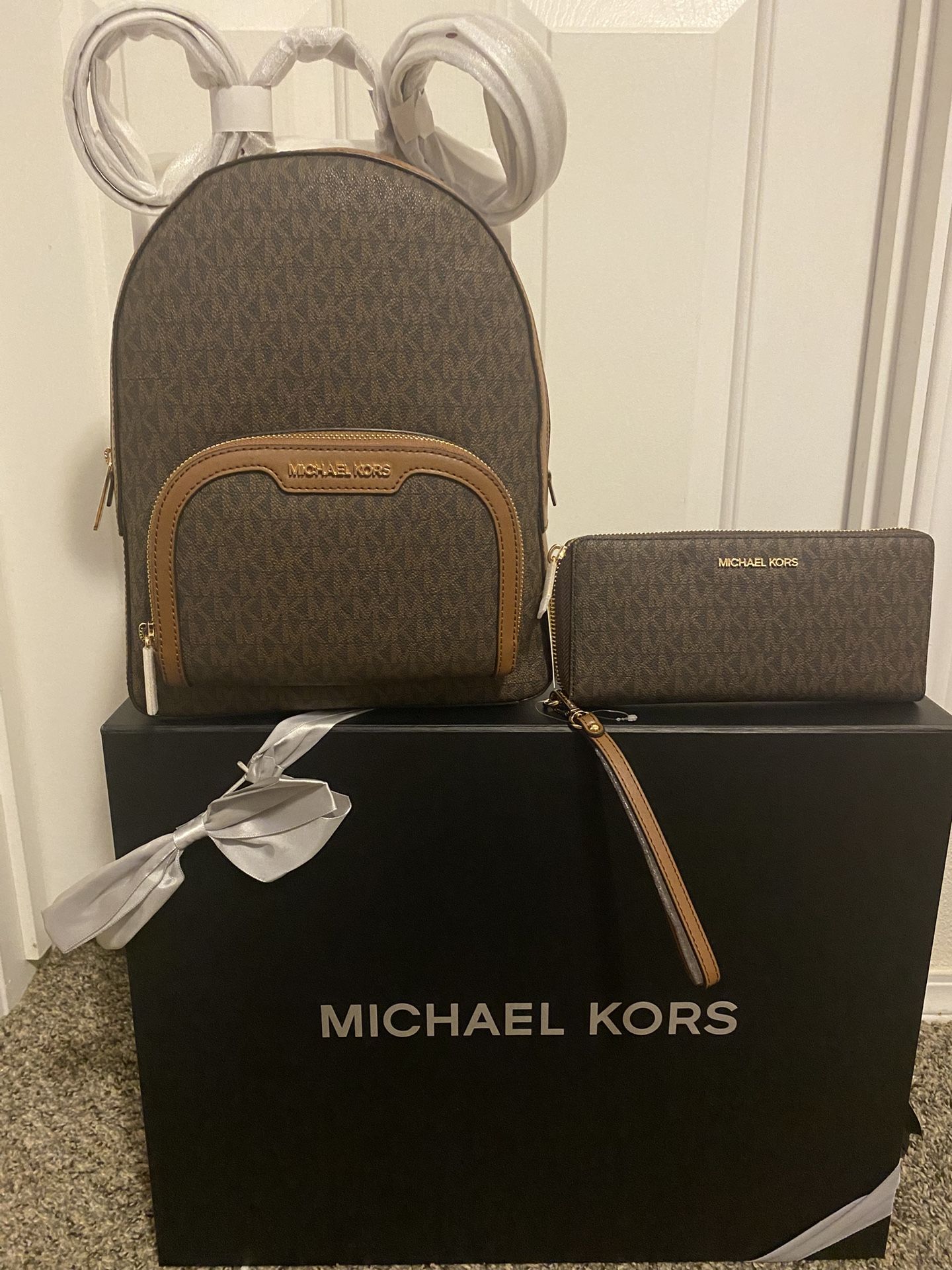 Brand New Michael Kors Backpack 🎒 And Large wallet 