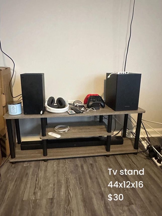 Entertainment Center/Tv Stand