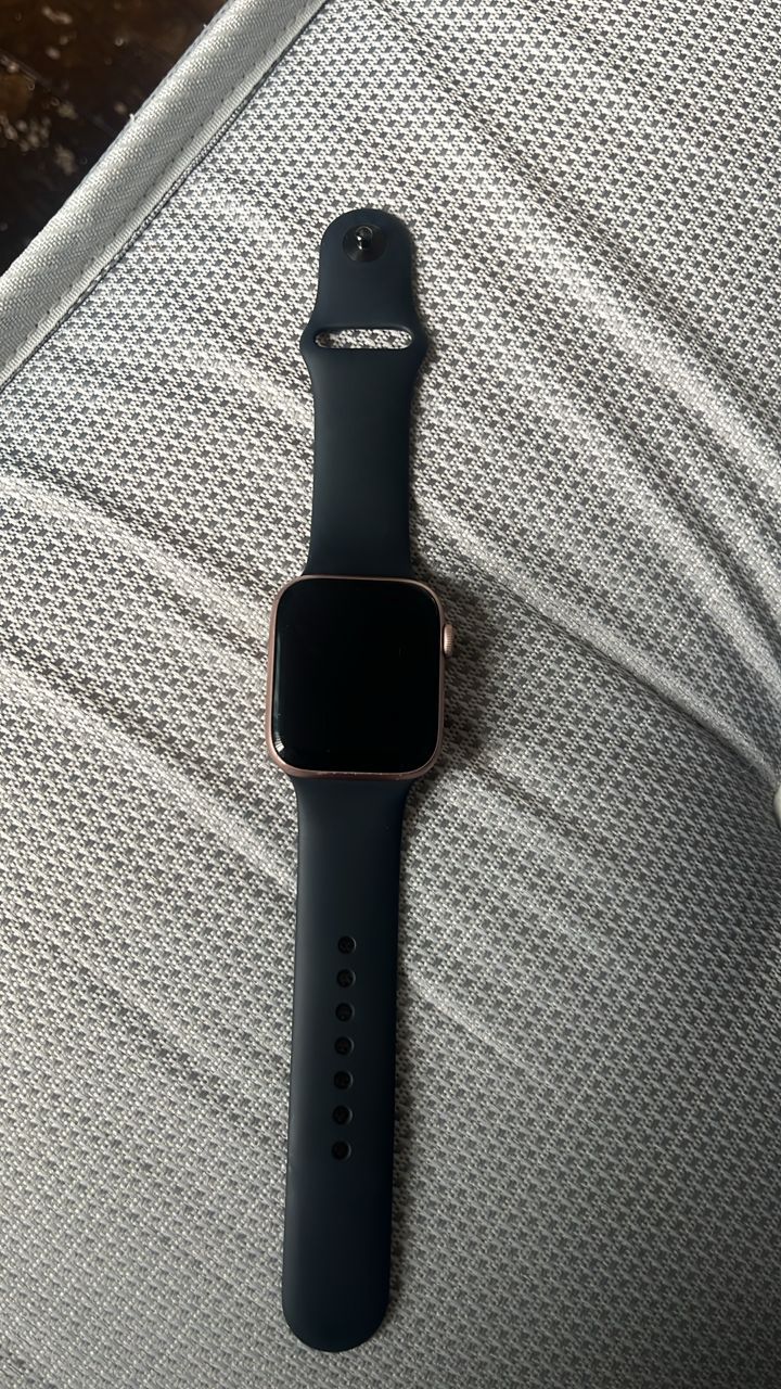 Apple Watch Series 4 44mm Space Gray Aluminum Case Black Metal Magnetic Band