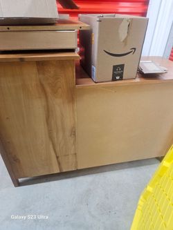 Desk / dresser